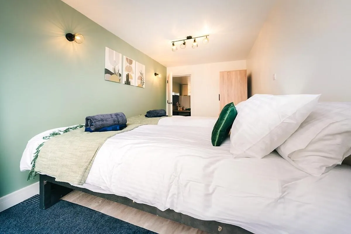 Studio Flat By Brookland Stays Serviced Accommodation Short Lets Harlington With Free Wifi Harmondsworth Großbritannien
