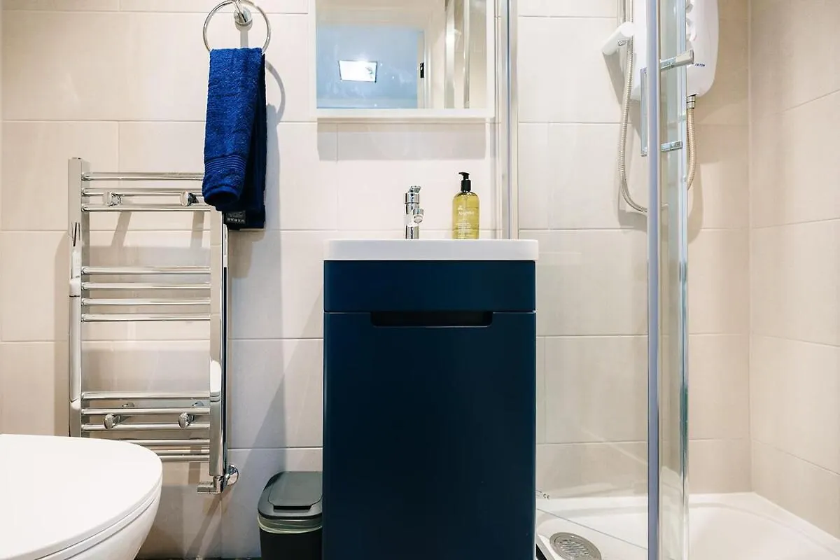 Studio Flat By Brookland Stays Serviced Accommodation Short Lets Harlington With Free Wifi Harmondsworth Apartment