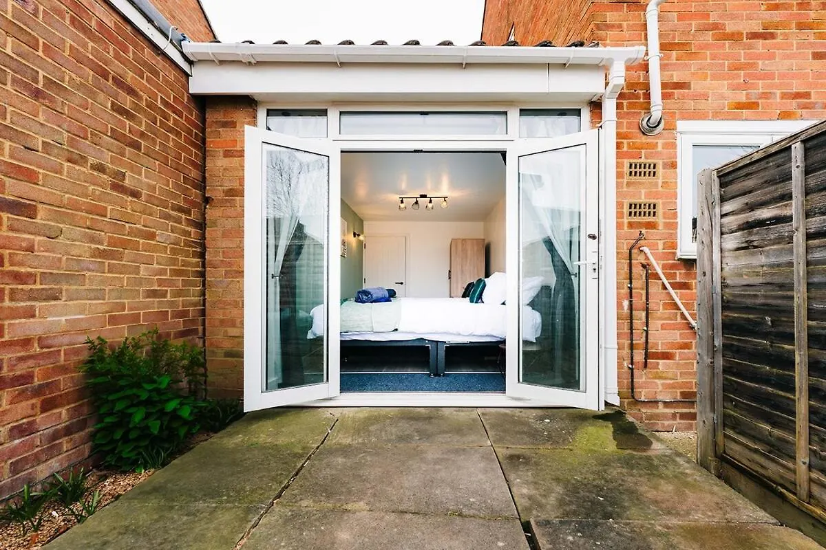 Studio Flat By Brookland Stays Serviced Accommodation Short Lets Harlington With Free Wifi Harmondsworth 0*,  Großbritannien
