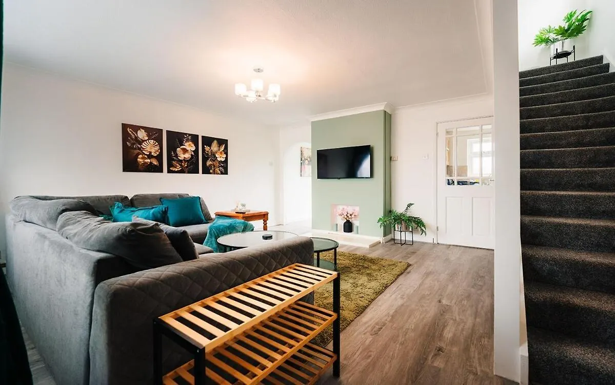 Studio Flat By Brookland Stays Serviced Accommodation Short Lets Harlington With Free Wifi Harmondsworth Apartment