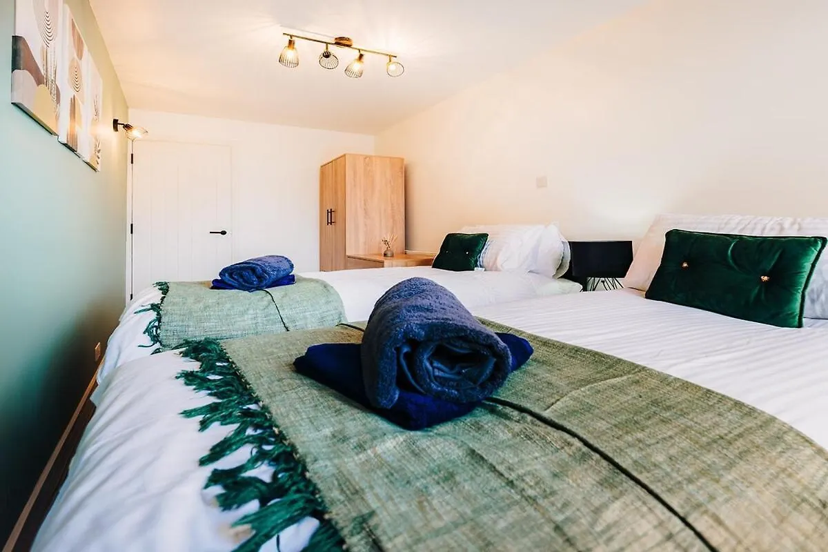 Apartment Studio Flat By Brookland Stays Serviced Accommodation Short Lets Harlington With Free Wifi Harmondsworth