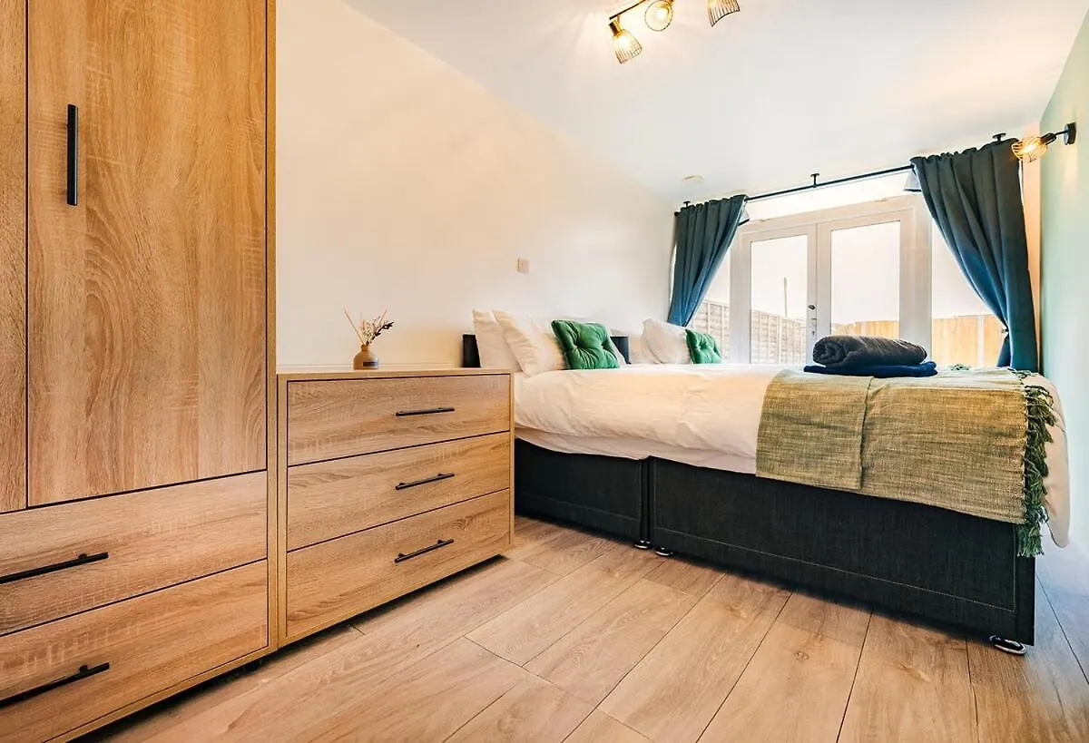 Apartment Studio Flat By Brookland Stays Serviced Accommodation Short Lets Harlington With Free Wifi Harmondsworth