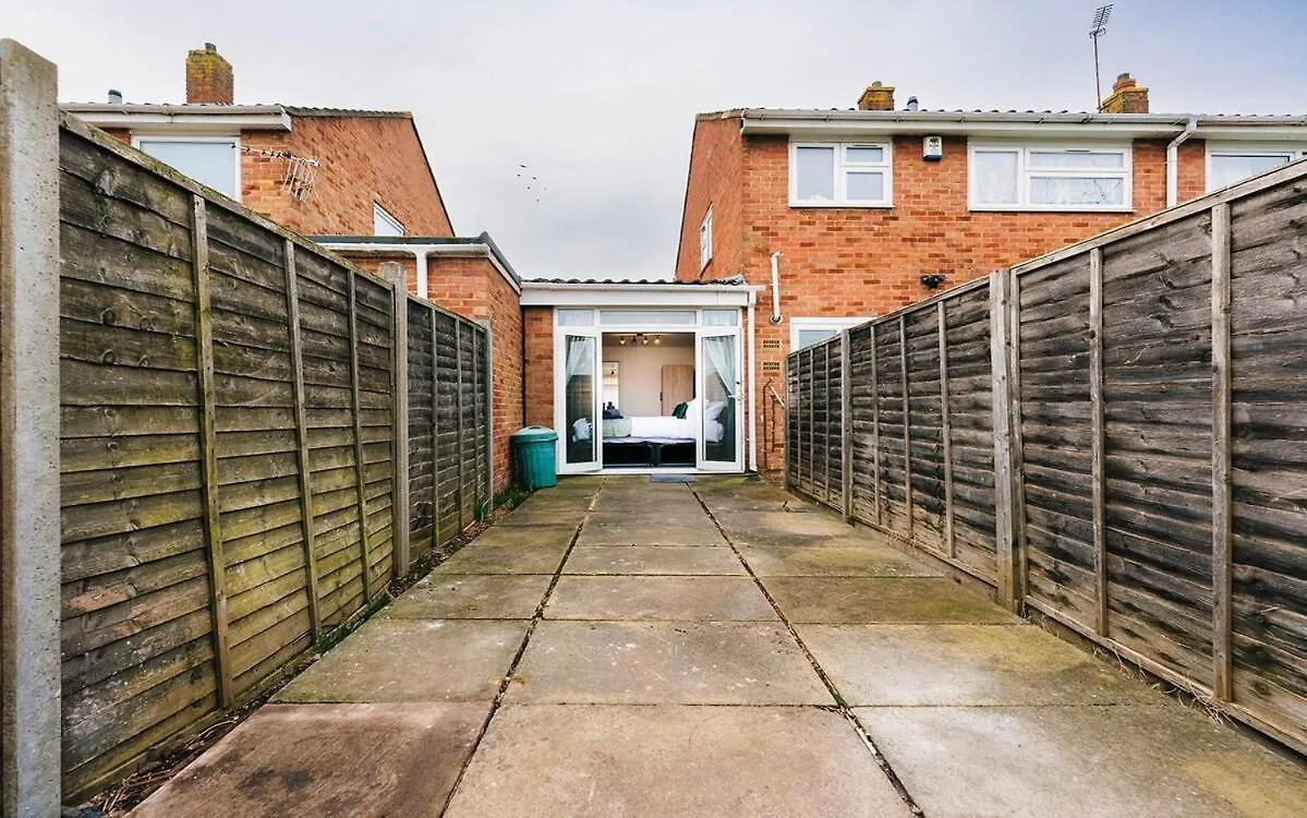 Studio Flat By Brookland Stays Serviced Accommodation Short Lets Harlington With Free Wifi Harmondsworth