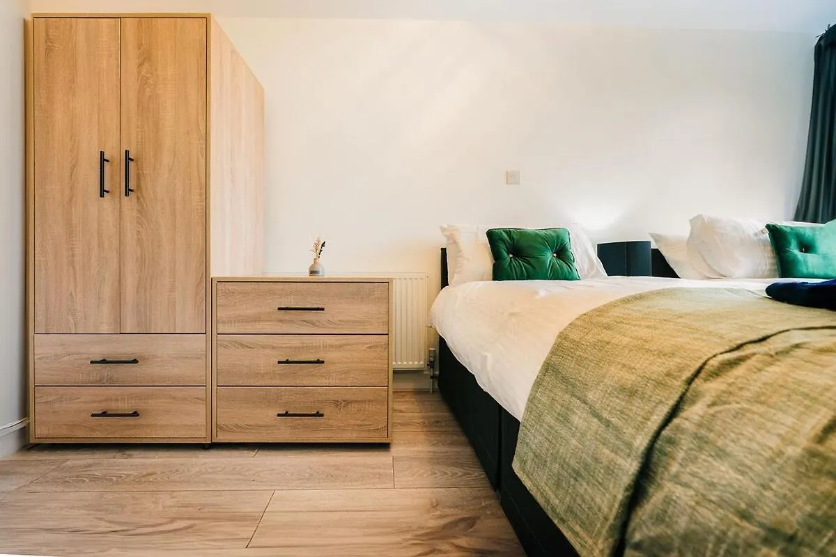 Apartment Studio Flat By Brookland Stays Serviced Accommodation Short Lets Harlington With Free Wifi Harmondsworth